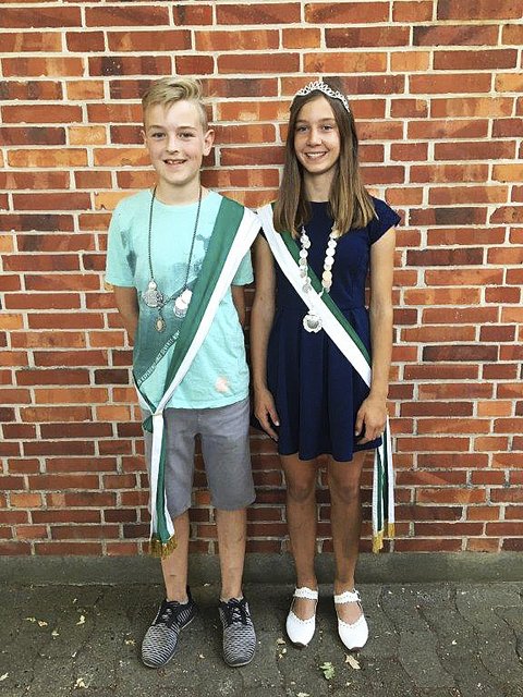 Das Kinderkönigspaar Ole Pape und Josie Spreckelsen