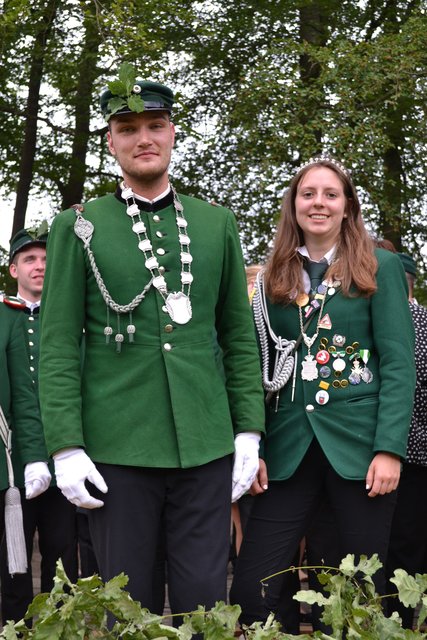 Jungschützenkönigin Carolin Hinrichs und Jungschützenkönig Tamas Wagner | Foto: bim