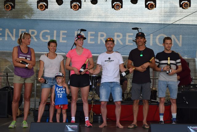 Bei der Siegerehrung: Christina Heeser, Kathrin Schulz, Judith Blieffert, Jakob Kudlinski, Frank Schulz und Steven Bühner (v. li.) 
