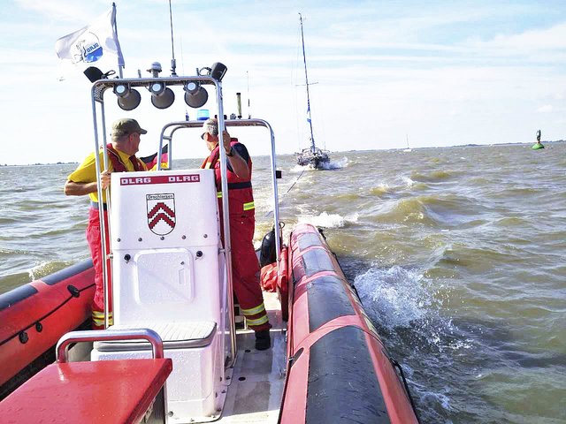 Am Samstag musste ein Segelschiff
abgeschleppt werden, weil ein Tampen die Antriebsschraube blockierte