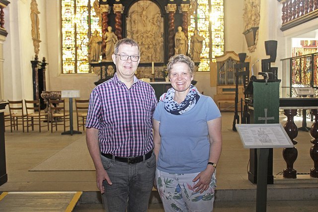 Das Pastorenehepaar Jan- Peter und Dorlies Schulze wird am 18. August in der St. Cosmae-Kirche ins Amt eingeführt