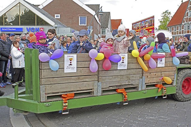 Auch Kindern bringt das Blütenfest große Freude