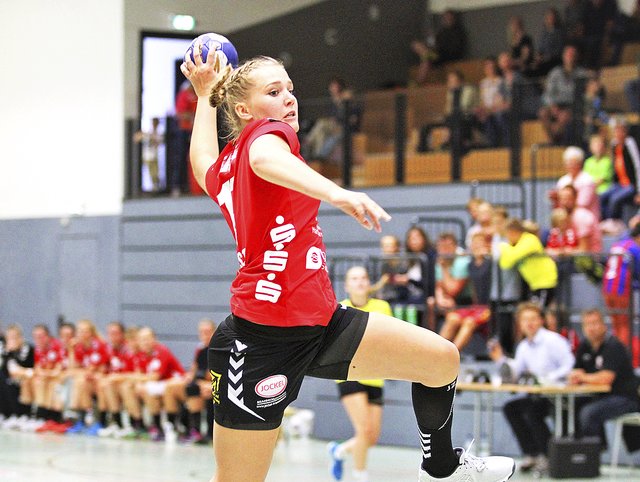 Bei den Handball-Luchsen ist Julia Herbst als Rechtsaußen im Einsatz | Foto: cc