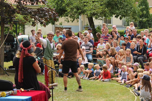 Der Mitmachzirkus "Elawuti" begeisterte kleine und große Zuschauer | Foto: ab