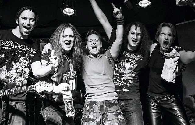 Die Iron-Maiden-Tribute-Band "Powerslave"  | Foto: Tina Sonnenschein