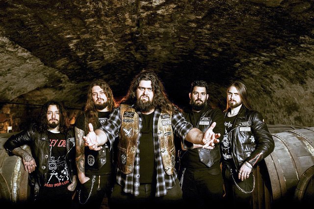 "Blessed Hellride" zeichnet sich durch "tonnenschwere Gitarrenriffs, knallige Grooves und martialische Gesänge" aus  | Foto: Bismarck &amp; Nagel