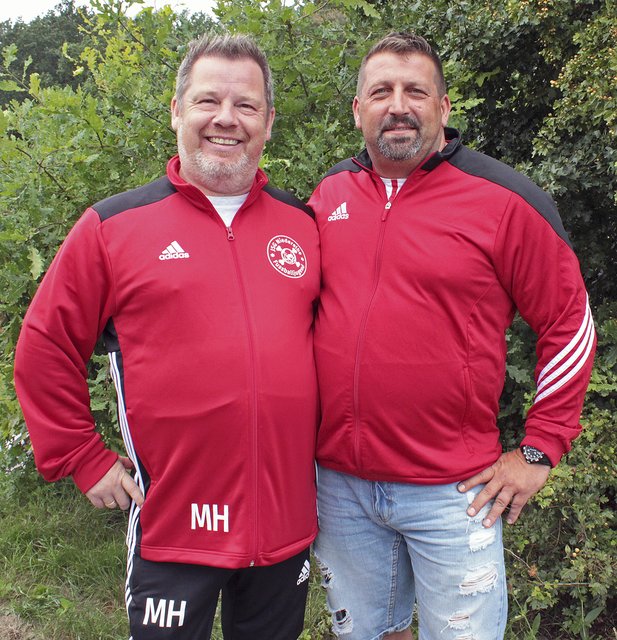 Jugendobmann Oliver Holldorf (re.) und sein Stellvertreter Marco Hinsch organisierten das Turnier Foto: jab