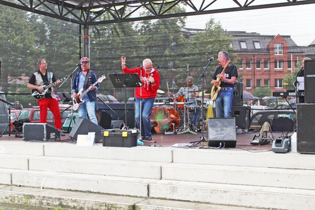 "The Torpids" heizten dem Publikum musikalisch ein