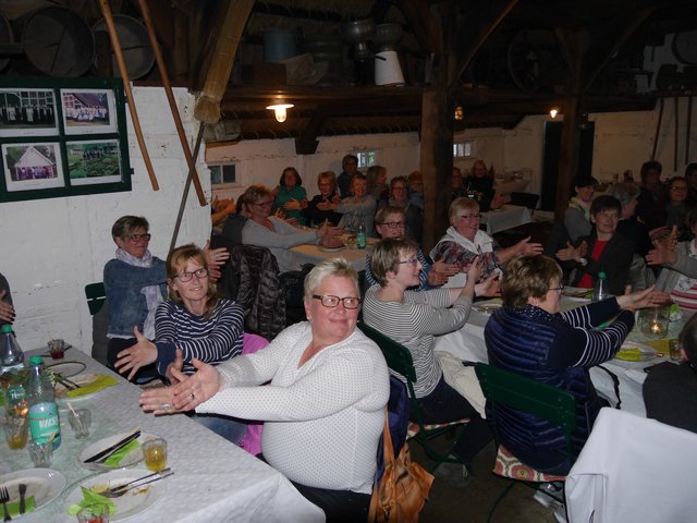 Beim großen Maifest kommen viele Frauen zu den Landfrauen Großenwörden  | Foto: Landfrauen Großenwörden