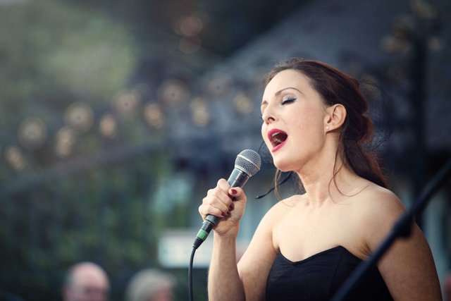 Sängerin Sandra Cazzato tritt am Sonntag in Bendestorf auf