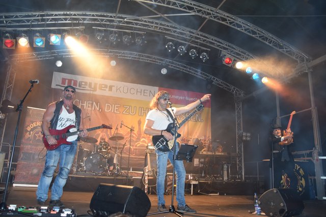 Die Partyband Boerney &amp; die Tri Tops sorgte am Freitagabend für Stimmung in Meckelfeld | Foto: ts