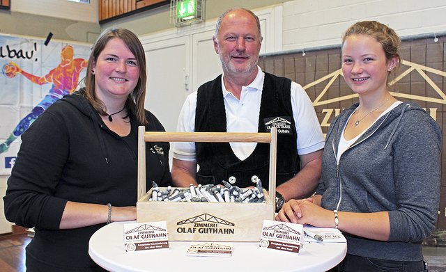 Alexandra (v.li.), Olaf und Melissa Guthahn freuten sich über das Interesse der Schüler