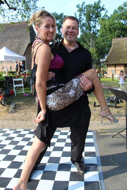 Hauke Koch entführte mit Tanzpartnerin Danni Piontek die Besucher in die Welt des Tangos