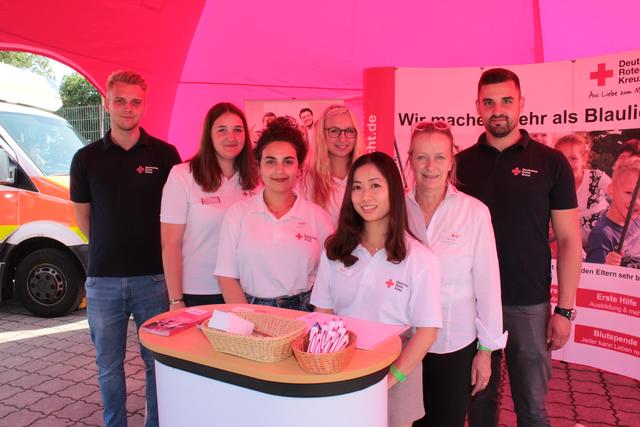 Das Team des DRK zeigte die Vielfältigkeit der bei ihnen angebotenen Ausbildungsberufe | Foto: jab