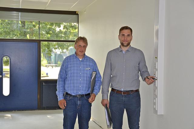 Hier wird nun fleißig gelernt: Jörg Reikat (li.), Hochbauchef, und Lars Kratzenberg, Bauingenieur von Architektenbüro Wehmeyer und Peter, zeigen einen der neuen Räume für die Gymnasiasten Fotos: sc