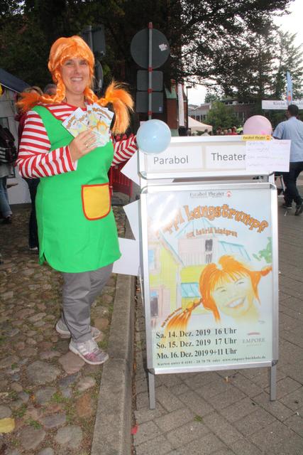 Barbara Rohwer machte am Stand des Paraboltheaters Werbung für die Aufführung von Pippi Langstrumpf im Dezember im Veranstaltungszentrum Empore