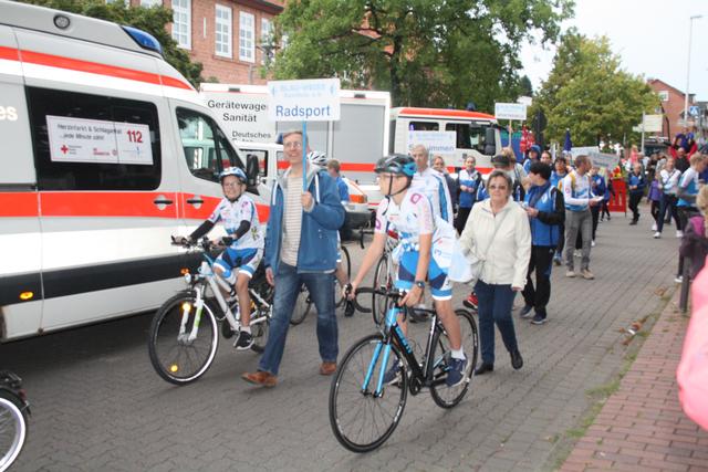 Die Radfahrer von BW Buchholz begleiteten den Umzug