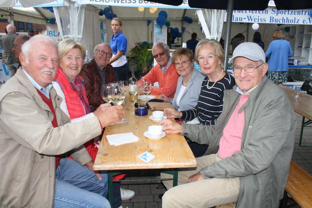 Diese Alt-Buchholzer trafen sich auf ein Glas Wein