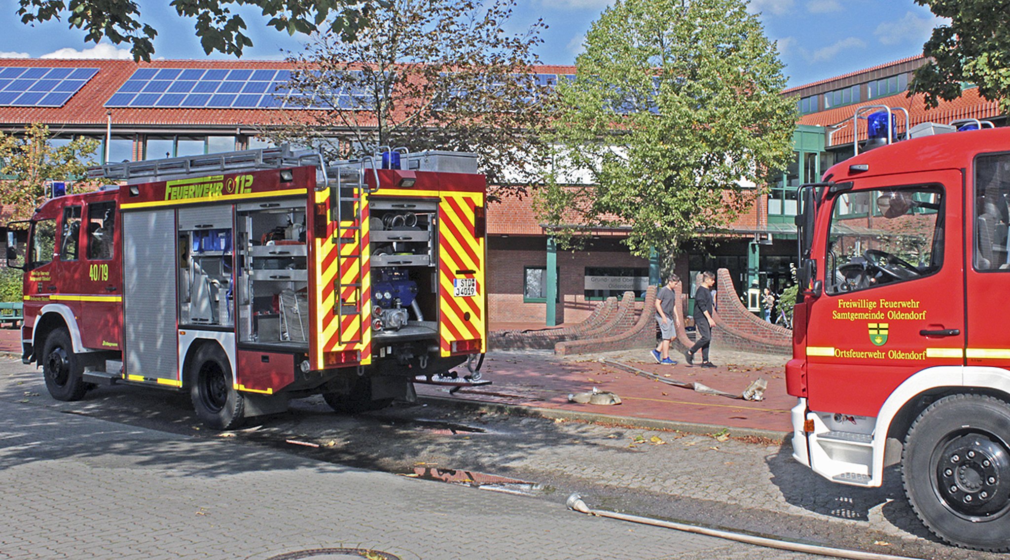 Brand in WC und Lagerraum / Polizei vermutet Brandstiftung: Großeinsatz ...