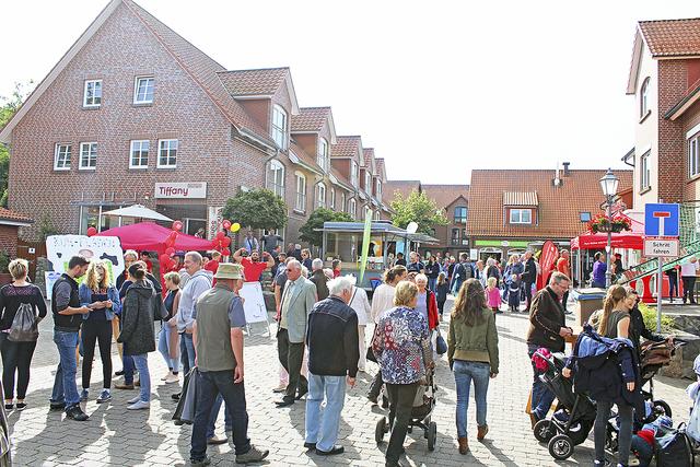 Einer von vielen "Marktplätzen": Auch die Aktivitäten auf dem Haidmarkhof sorgten für einen Besucheransturm  | Foto: ce