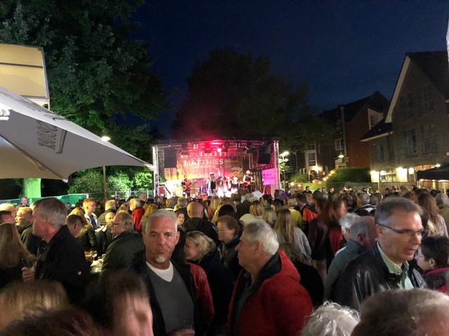 Das Hittfelder Dorffest bot ein abwechslungsreiches Programm für Jung und Alt, auch abends waren die Konzerte gut besucht | Foto: Gewerbeverein Hittfeld