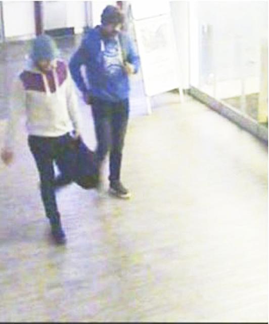 Mit solchen Bildern sucht die Polizei nach den Tätern