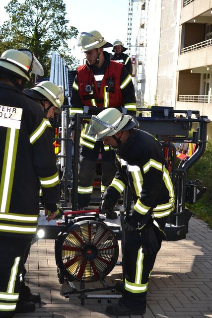 Ein Belüftungsgerät wird für den Einsatz vorbereitet