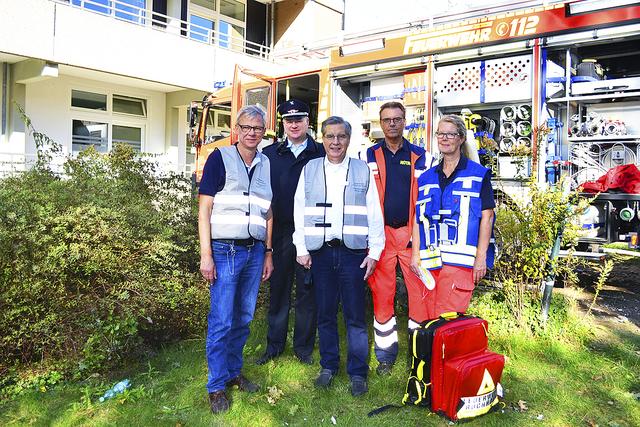 Waren mit dem Übungsablauf zufrieden (v. li.): Torsten Riemer, technischer Leiter des Krankenhauses, Stadtbrandmeister André Emme, Krankenhaus-Geschäftsführer Norbert Böttcher, Dr. Jörn Jepsen und Ute Dörner, leitende Notärztin