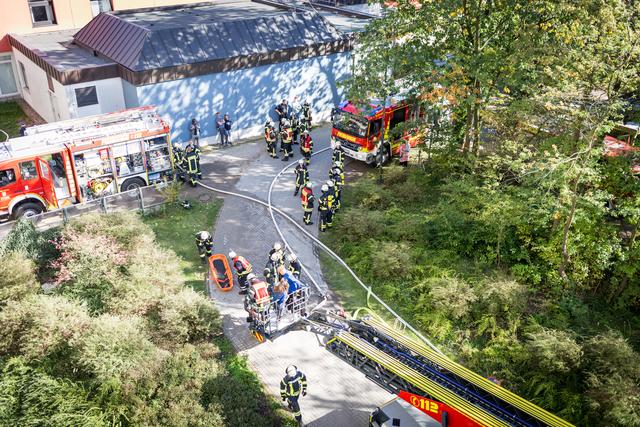 Blick von oben auf den Feuerwehreinsatz | Foto: Feuerwehr