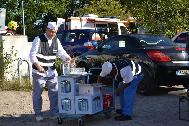 Bei der anstrengenden Übung war für Erfrischung gesorgt