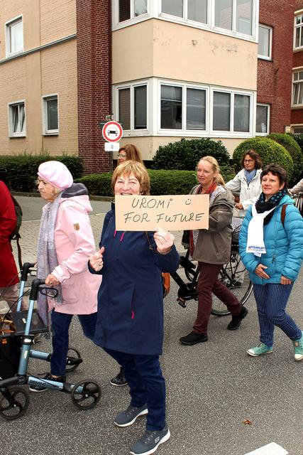 Auch Senioren nahmen am Demozug in Winsen teil  | Foto: thl
