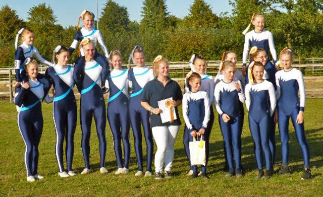 Das Team der Horneburger Voltigierer belegten den dritten Platz in der Leistungsklasse NW/Galopp-Schritt | Foto: Birgit Patzelt