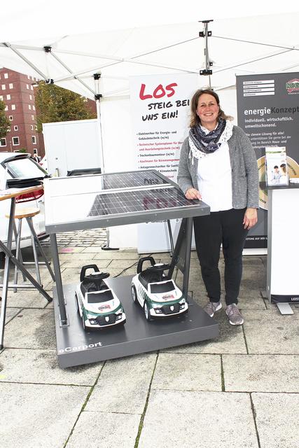 Anja Grabitz von NDB präsentierte das Modell eines Solar-Carports
