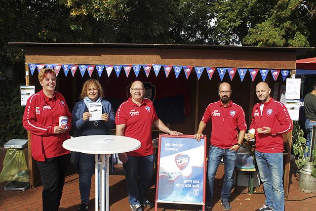 Sammelten auch auf dem Salzhäuser Kirch- und Markttag Spenden (v. li.): Marion Donner,
Petra Krentzin, Christian Richter, Florian Freundlich und Heiko Riebesell von der SG SaGa Foto: ce