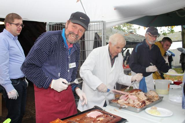 Bernd Zernikow vom Heimtaverein ließ sich die Laune vom Schmuddelwetter nicht verderben | Foto: lt
