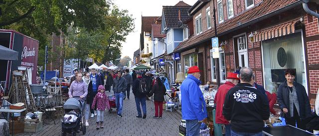 Das Flohmarkttreiben im Himmelsweg