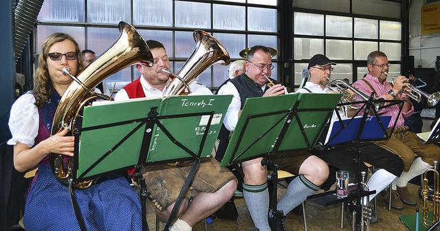 Besuchermagnet im Himmelsweg war die Biertenne von Bosch Kröger, in der traditionell die Pankokenkapelle aufspielte