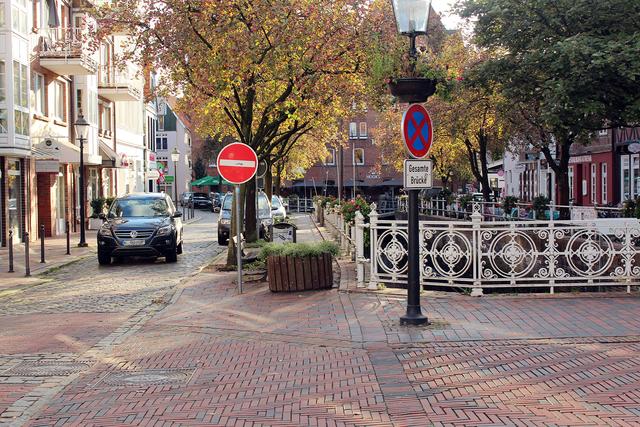 Wird die Buxtehuder Altstadt eines Tages autofrei sein? Wie sie sich in Sachen Verkehr entwickeln könnte, stellte jetzt ein Planer vor
