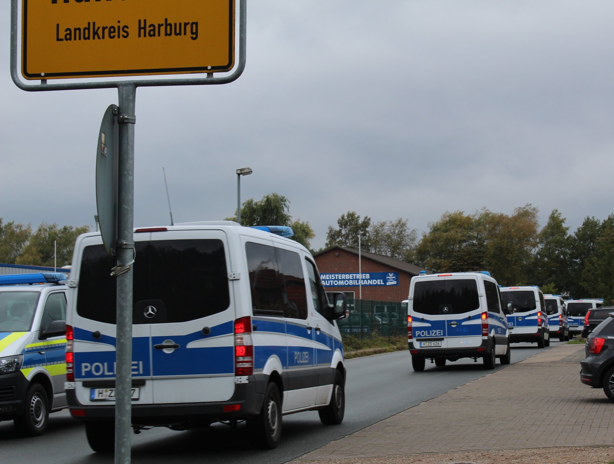 Frauen, die einen 19-jährigen mann mit großem einfühlungsvermögen suchen