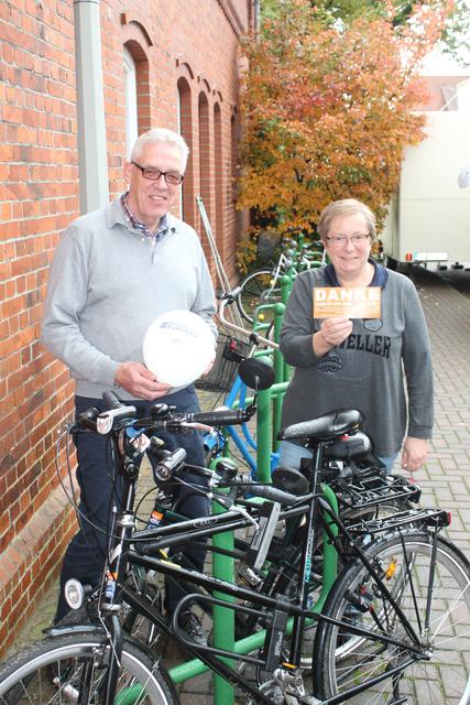 Warben für neue ADFC-Mitglieder: Karin Sager und Dieter Hamann vom Kreisverband | Foto: ce