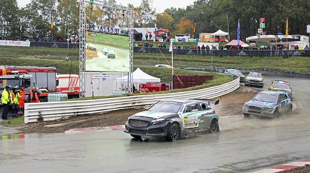 Spektakuläre Rennen gab es am Finalwochende auf dem Estering | Foto: jab