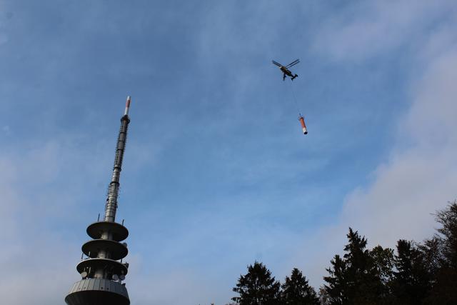 Der zweimotorige Turbinenhubschrauber gehört zu den Leistungsstärksten seiner Art und kann bis zu 5 Tonnen Gewicht tragen