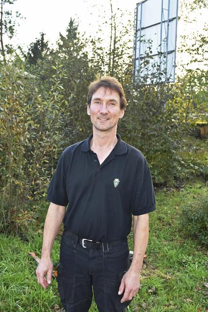 Thomas Böttcher freut sich, mit den Besuchern "Benzingespräche" zu führen | Foto: Axel-Holger Haase