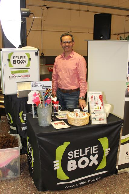 Ralf Maurer mit der Selfie Box