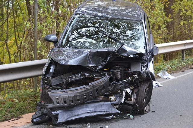 Der total beschädigte Opel Corsa
