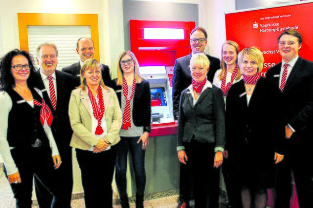 Das Team des Jesteburger Beratungscenters freut sich auf den zusätzlichen Service und die Besucher im neuen "famila"-Markt | Foto: Sparkasse Harburg-Buxthude