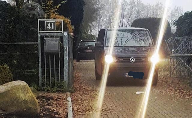 Hier werden Akten abtransportiert