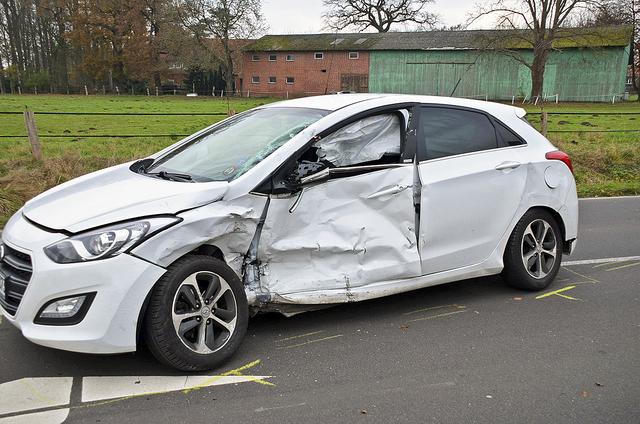 Auch der Hyundai wurde schwer beschädigt