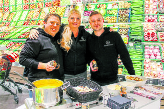 Anne Lemcke von der Gewürzmanufaktur "Ankerkraut" war mit Marius Dybacz und Piet Baltzer bei der Eröffnung dabei