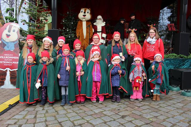 Der Zwergenchor unter der Leitung von Martina Kretschmer sang für die Besucher
